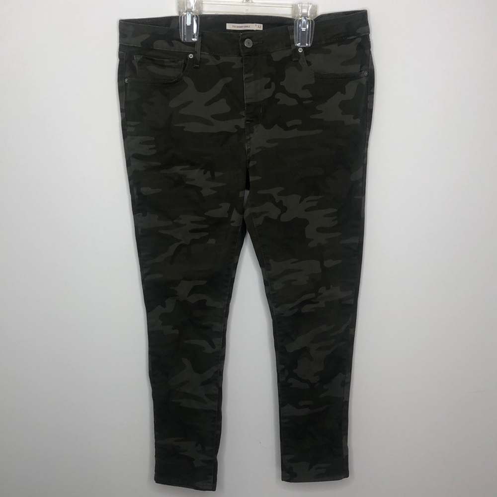 Women’s Levi’s Camo Pants